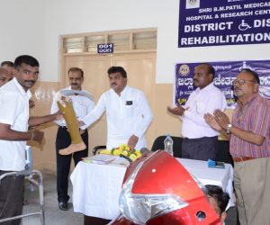 Free-distribution-Motorized-Tricycles-to-PWDs-of-Babaleshwar-constituency-under-Grant-in-aid-from-Dr.-M.-B.-Patil-M.L.A.-Babaleshwar-Constituency.-1.jpg