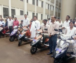 Free-distribution-Motorized-Tricycles-tto-PWDs-of-Babaleshwar-constituency-under-Grant-in-aid-from-Dr.-M.-B.-Patil-M.L.A.-Babaleshwar-Constituency..jpg